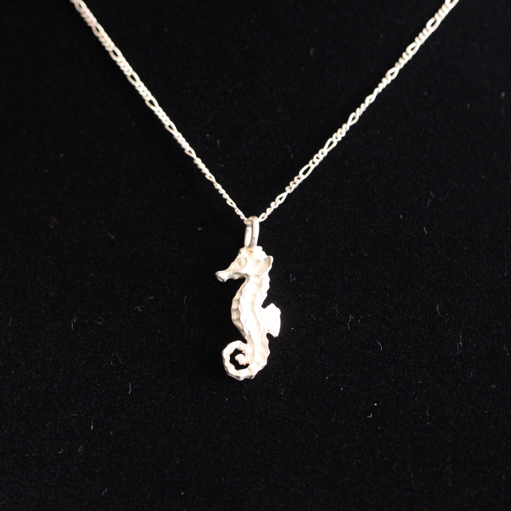 Sterling Silver seahorse necklace (SN0004)